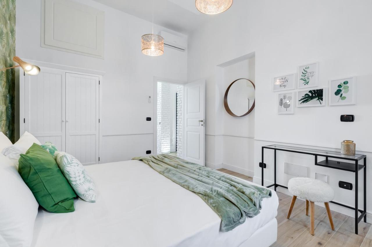 BMGA l Glam Industrial 3-Bed Apartment in Termini Rome Bagian luar foto