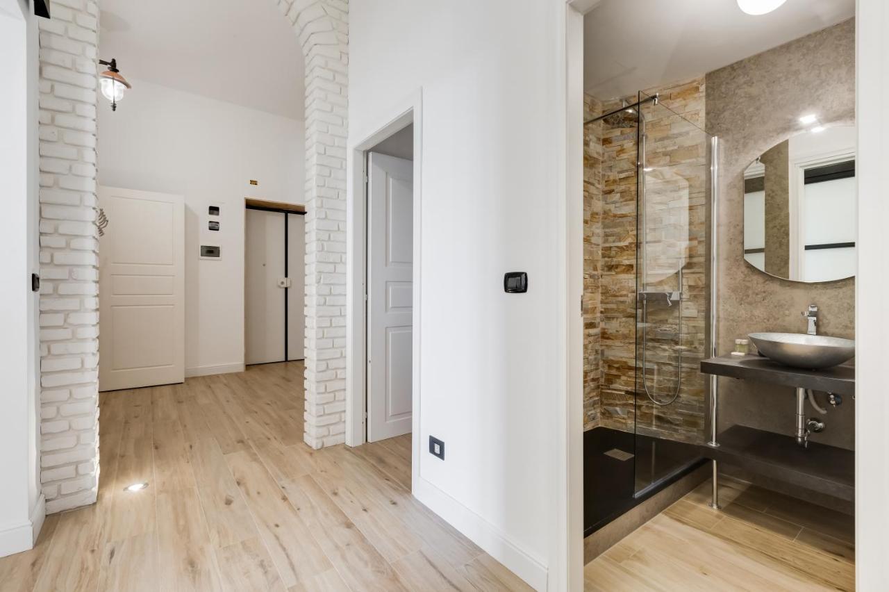 BMGA l Glam Industrial 3-Bed Apartment in Termini Rome Bagian luar foto