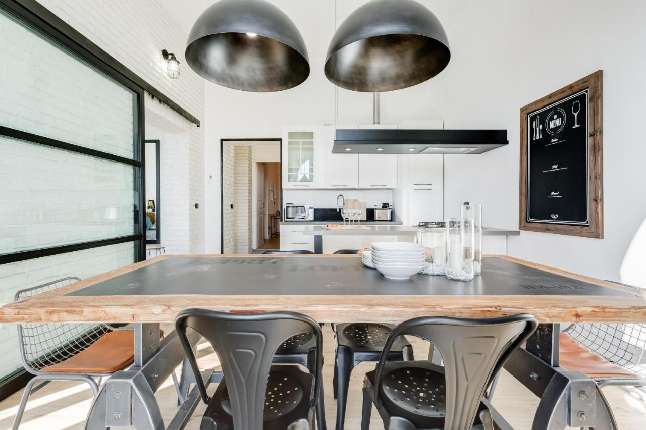 BMGA l Glam Industrial 3-Bed Apartment in Termini Rome Bagian luar foto