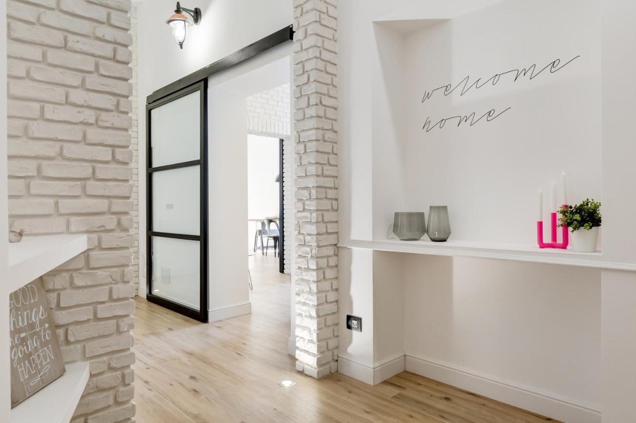 BMGA l Glam Industrial 3-Bed Apartment in Termini Rome Bagian luar foto