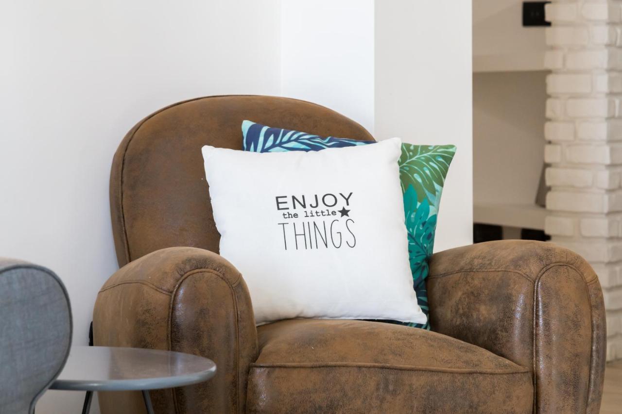 BMGA l Glam Industrial 3-Bed Apartment in Termini Rome Bagian luar foto