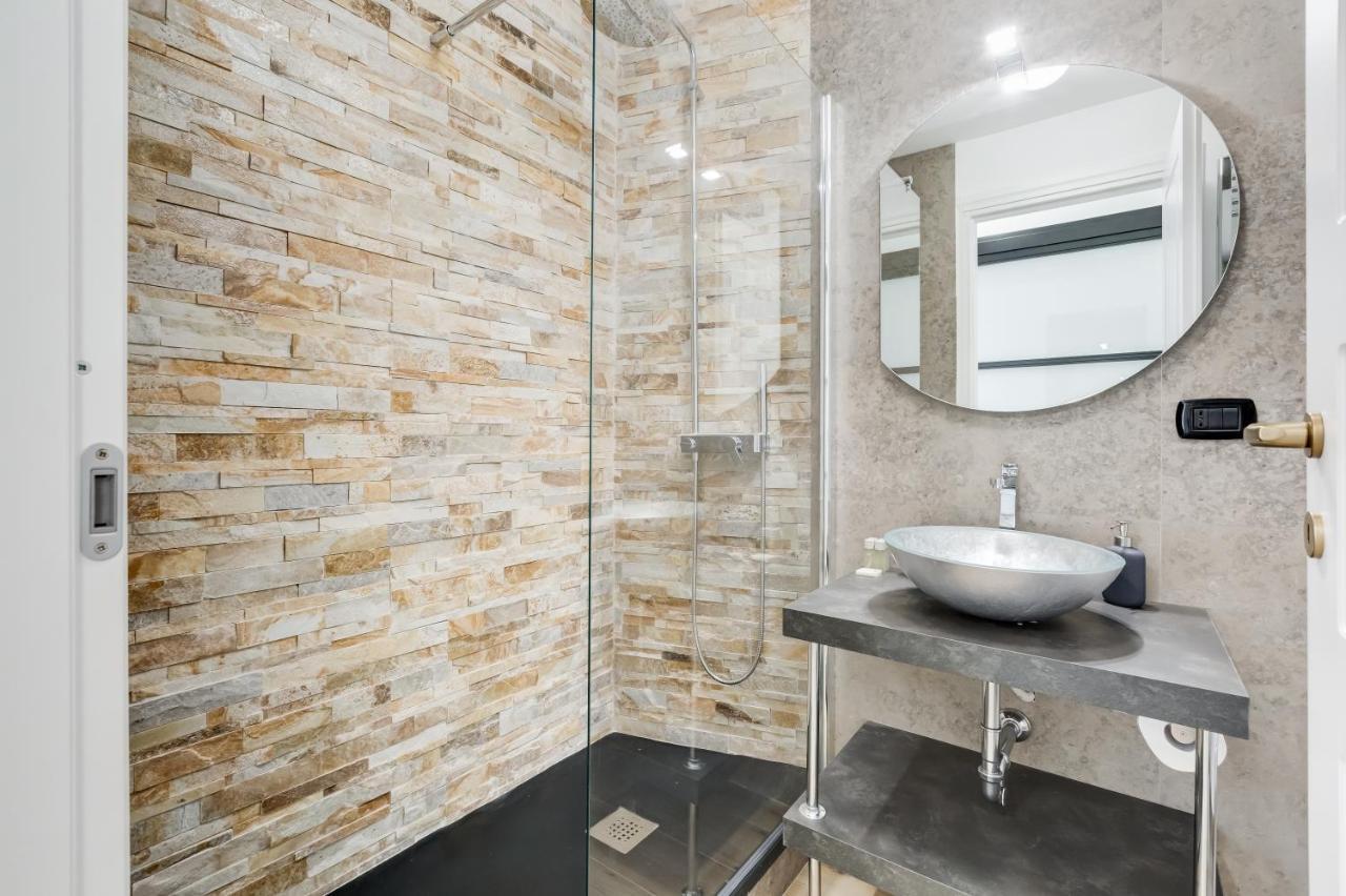 BMGA l Glam Industrial 3-Bed Apartment in Termini Rome Bagian luar foto
