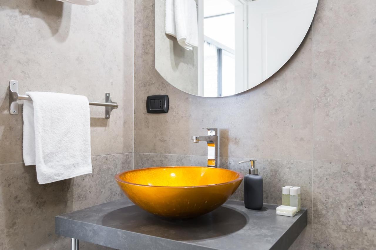 BMGA l Glam Industrial 3-Bed Apartment in Termini Rome Bagian luar foto
