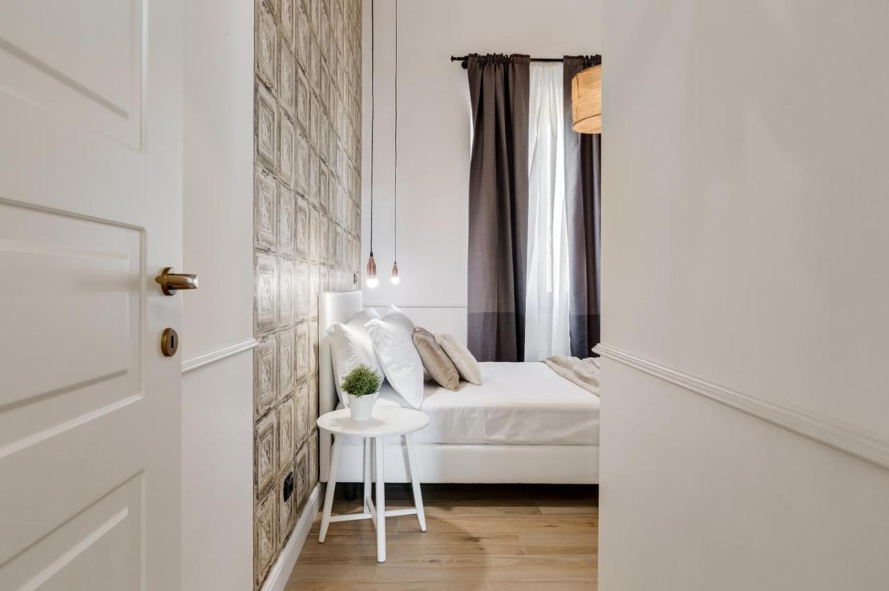 BMGA l Glam Industrial 3-Bed Apartment in Termini Rome Bagian luar foto