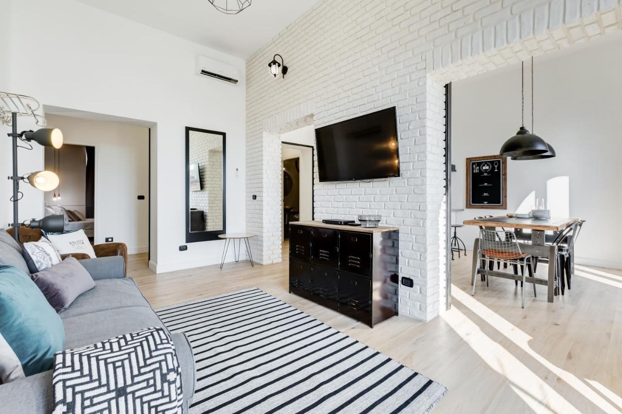 BMGA l Glam Industrial 3-Bed Apartment in Termini Rome Bagian luar foto